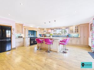Kitchen/Breakfast Room- click for photo gallery